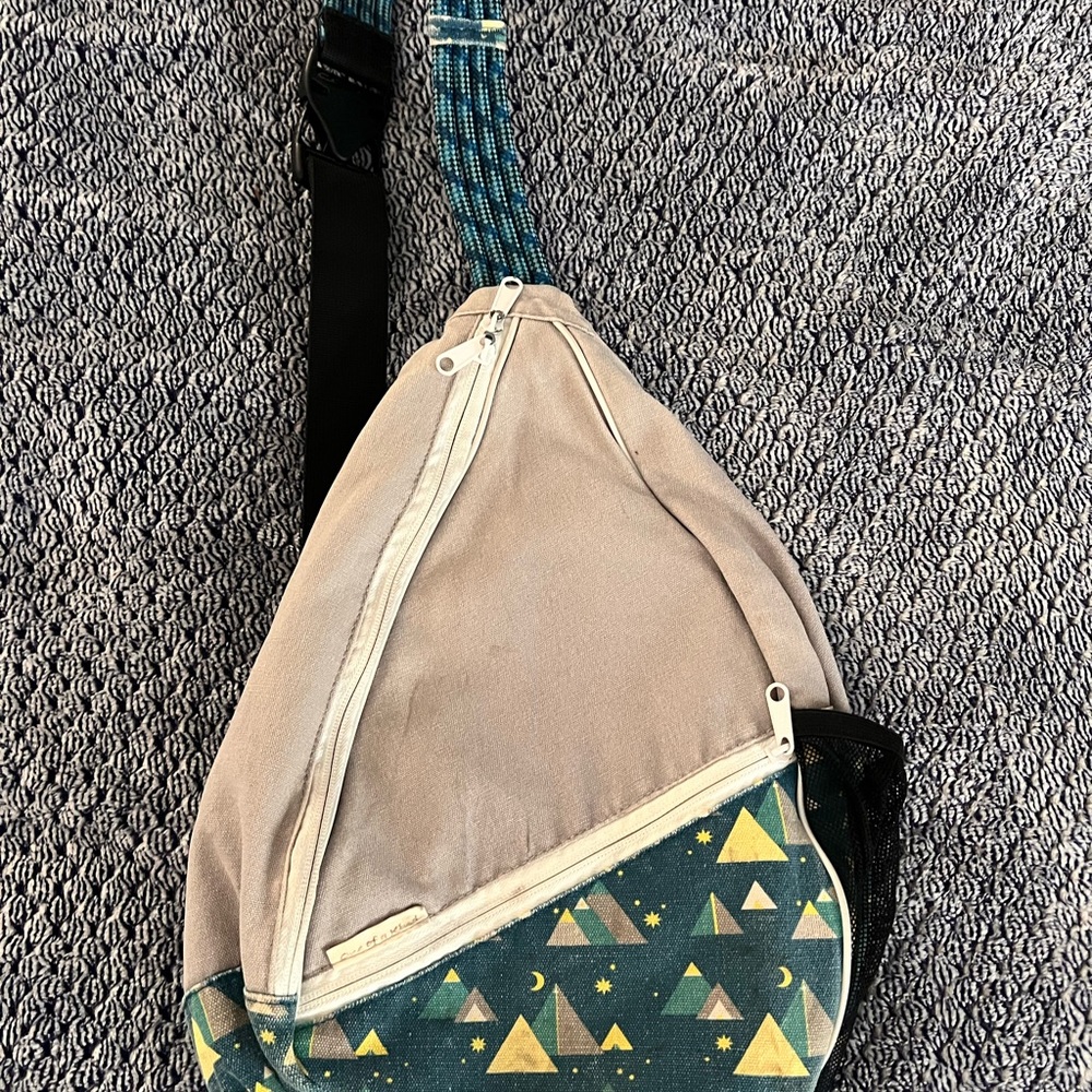 Kavu cross body bag. Great shape.
